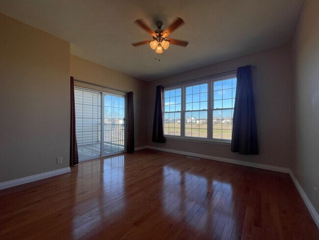 Building Photo - Town Home For Rent Bellevue!