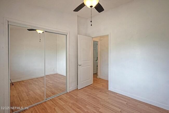Building Photo - 2565 Burlingame Dr W