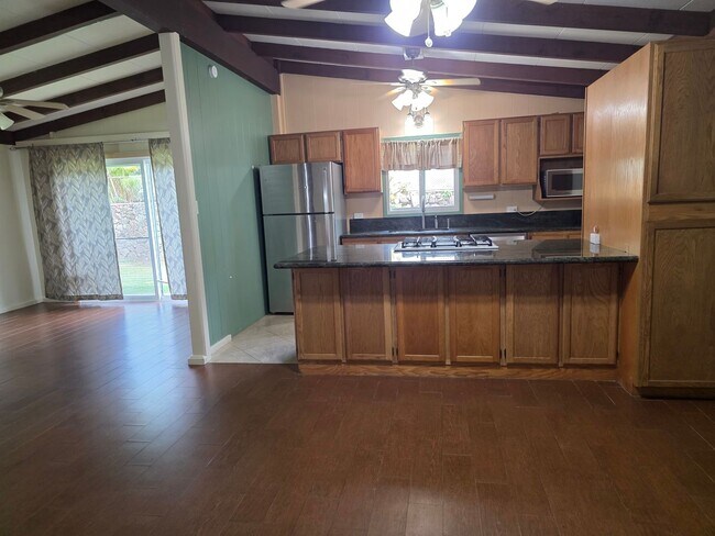 Building Photo - AVAILABLE NOW! 3 bed, 1.5 bath with 2 parking in Kailua.