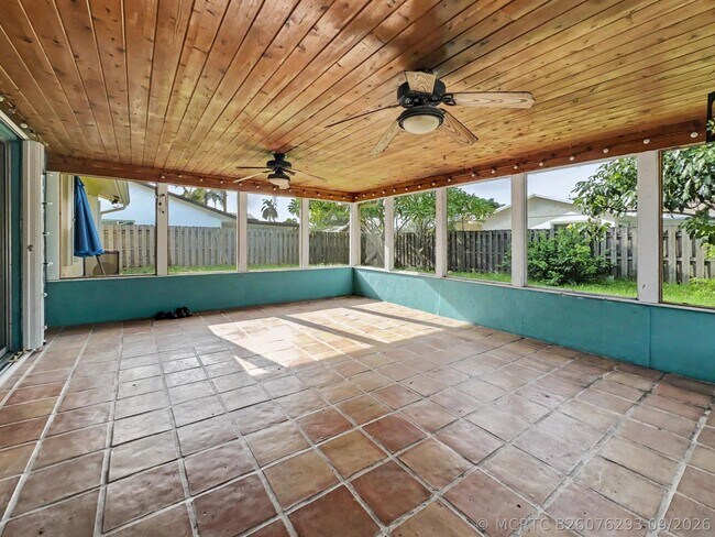 Building Photo - 9135 Saddlecreek Dr