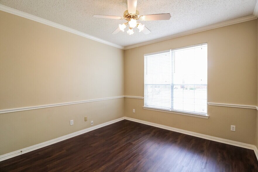 Building Photo - 1619 Marble Falls Dr