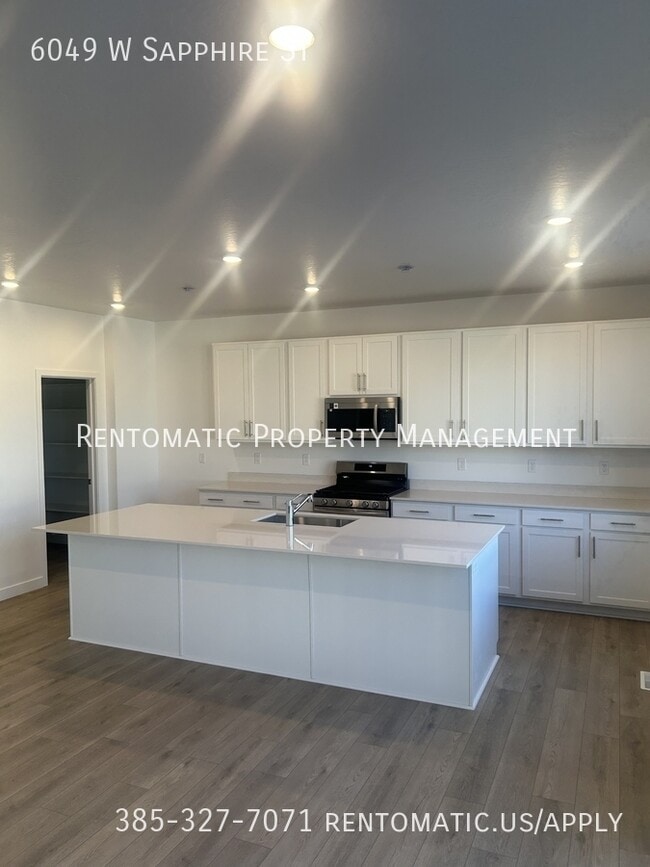 Building Photo - 6049 W Sapphire St