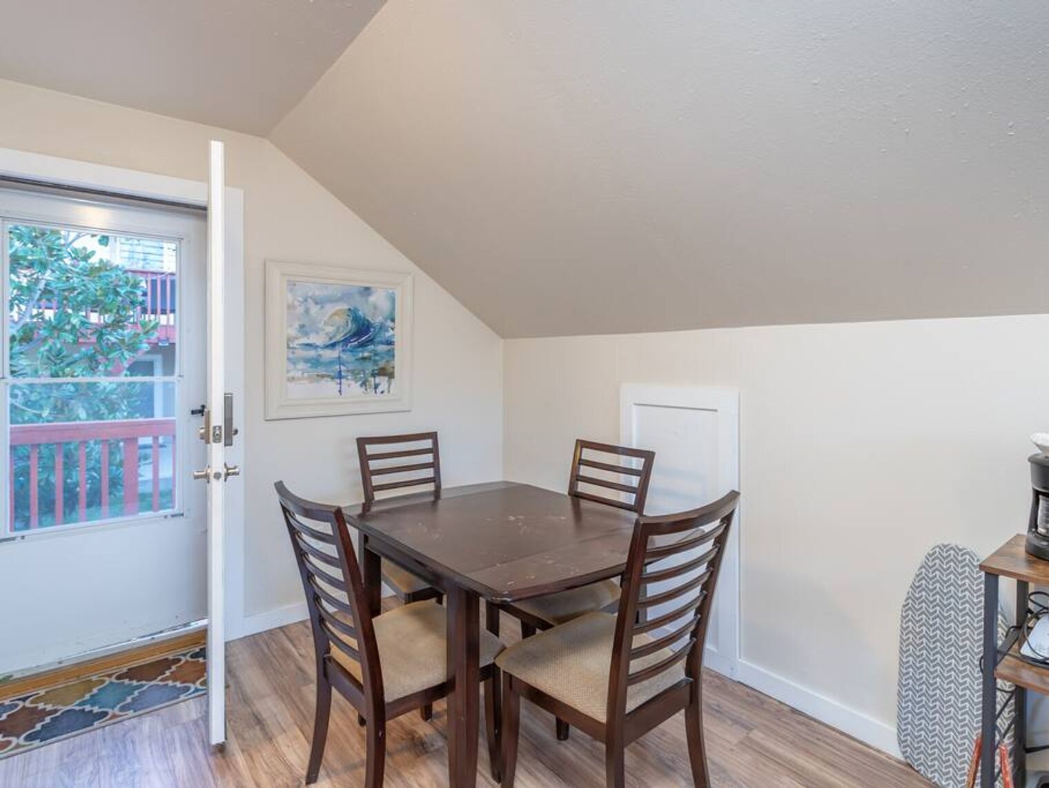 Building Photo - 1427 E Hays St