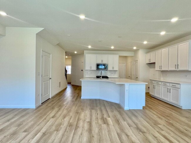 Building Photo - 667 Switchgrass Wy