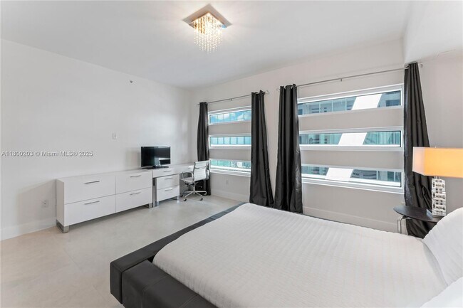 Building Photo - 1040 Biscayne Blvd