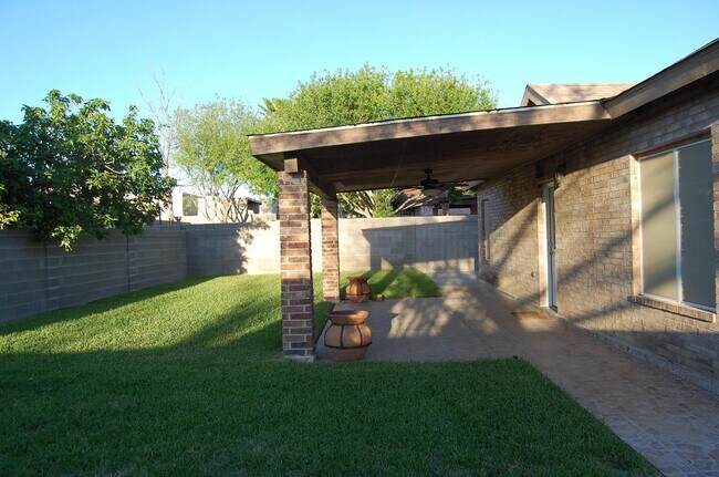 Building Photo - 230 New Castle Dr