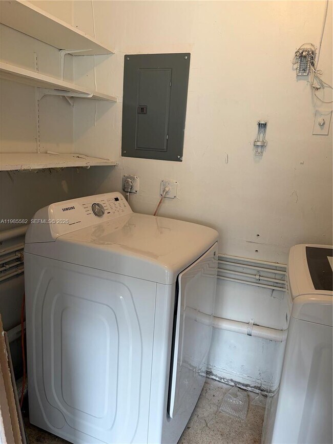 Building Photo - 6172 SW 44th St