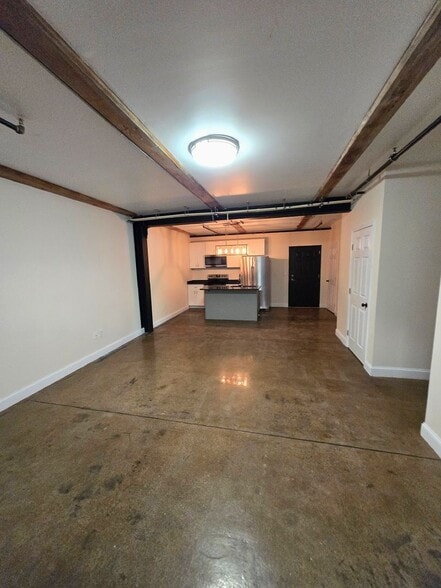 Building Photo - 548 Roosevelt Ave