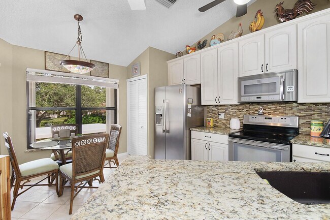 Building Photo - 6040 SE Martinique Dr