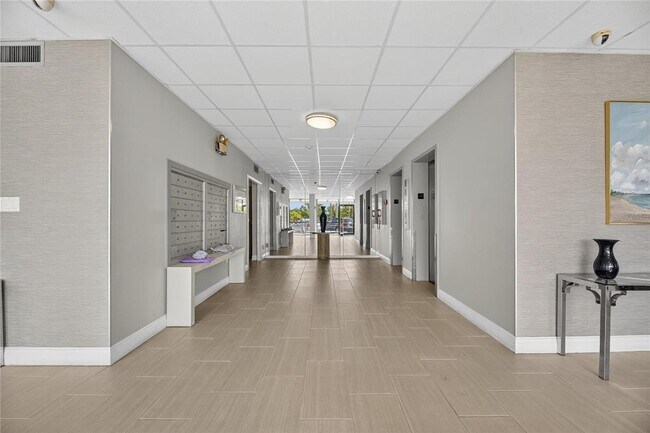 Building Photo - 7100 Sunshine Skyway Ln S