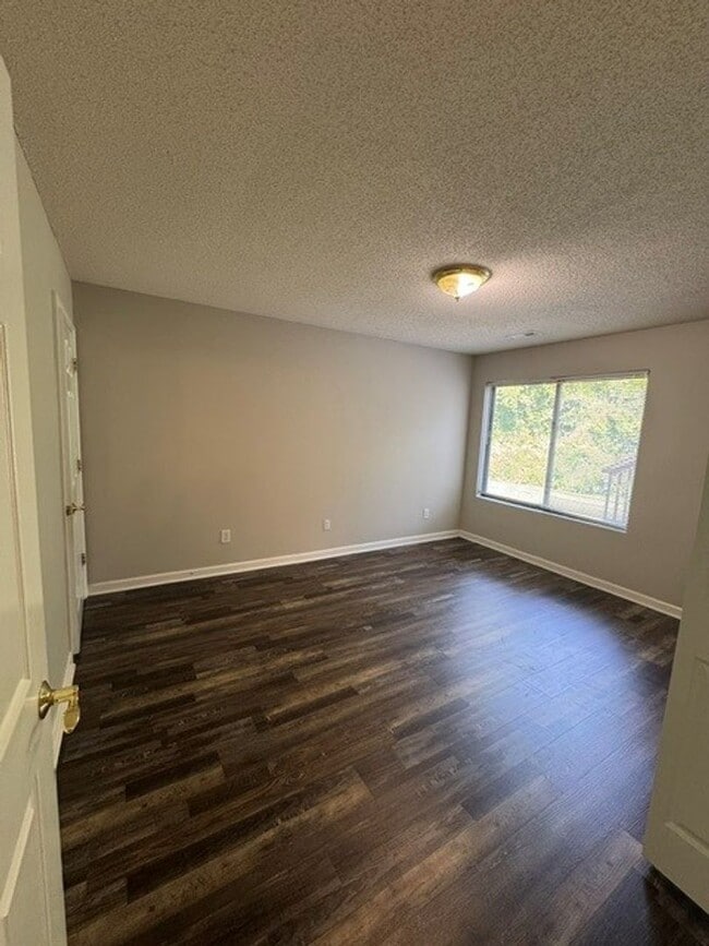 Building Photo - ***** $200 OFF FIRST MONTH RENT *****