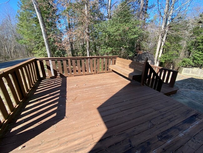 Building Photo - Great location In Mechanicsville! Three bedrooms plus bonus room/fourth bedroom, 2.5 baths and ga...