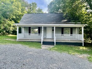Building Photo - 216 W Lee Ave