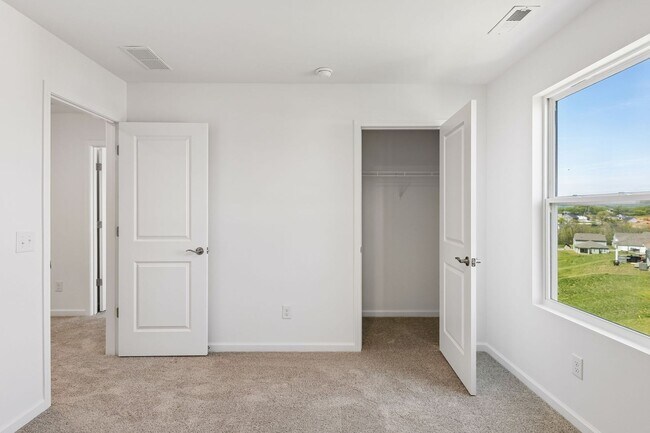 Building Photo - BRAND NEW - SINGLE FAMILY HOME IN COLUMBIA