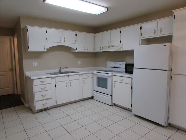 Building Photo - 465 Pamela Way