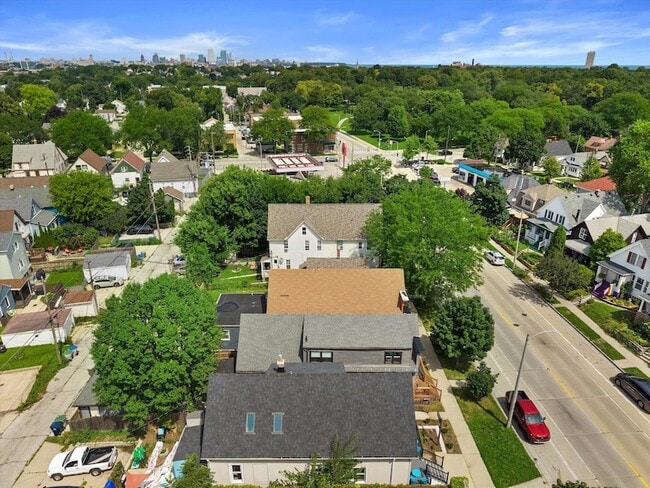 Building Photo - 3149 S Howell Ave