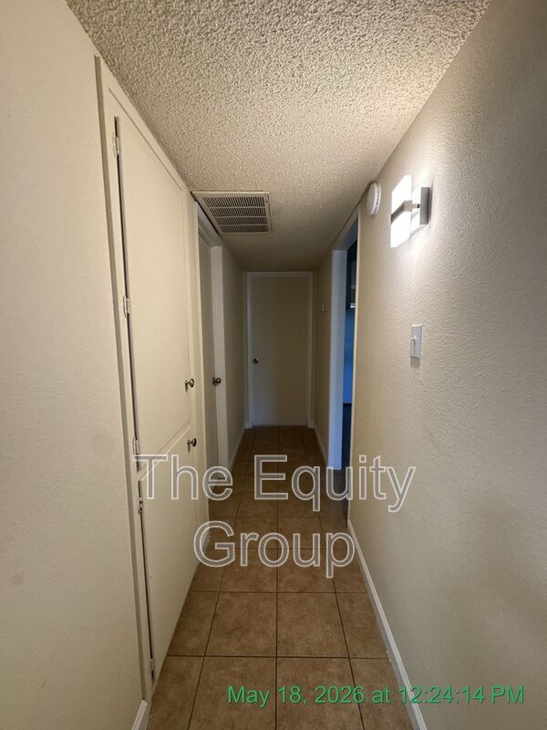 Building Photo - 1140 W Tulare Ave