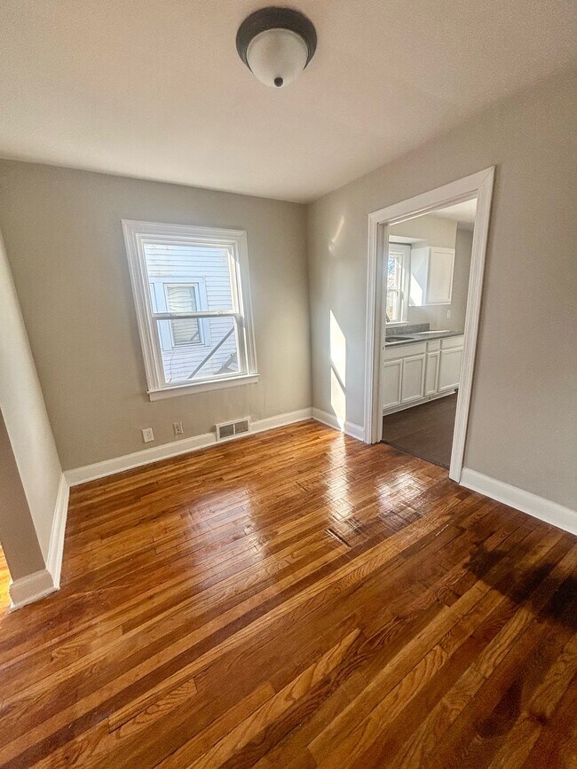 Building Photo - 328 Cecil Ave