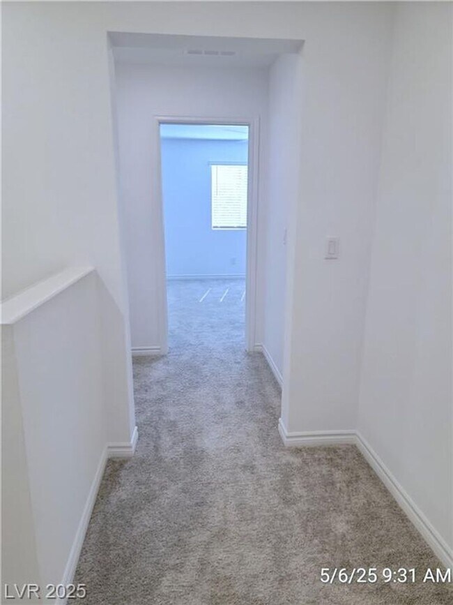 Building Photo - BRAND NEW 3 BED, 2.5 BATH TOWNHOME IN NW L...