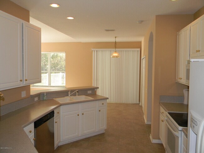 Building Photo - 10599 Roundwood Glen Ct