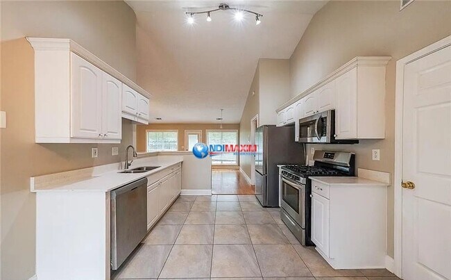 Building Photo - Nice ranch in the COLLINS HILL cluster in ...