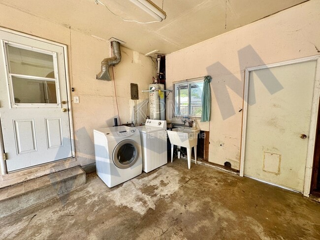 Building Photo - 41 W McKenzie Ave