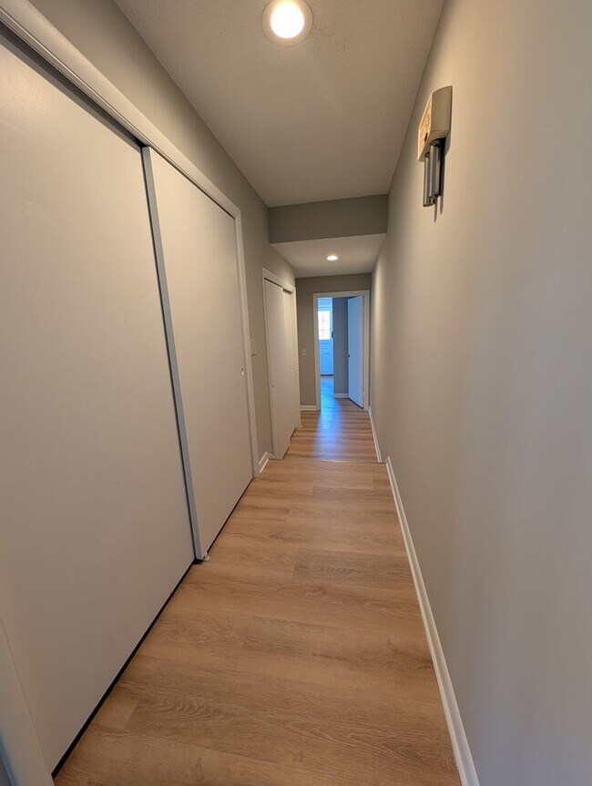 Building Photo - 240 S Main St