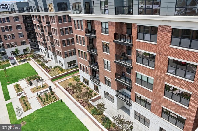 Building Photo - 737 Swann Ave