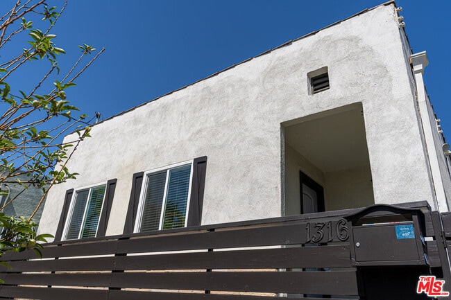 Building Photo - 1316 Mariposa Ave
