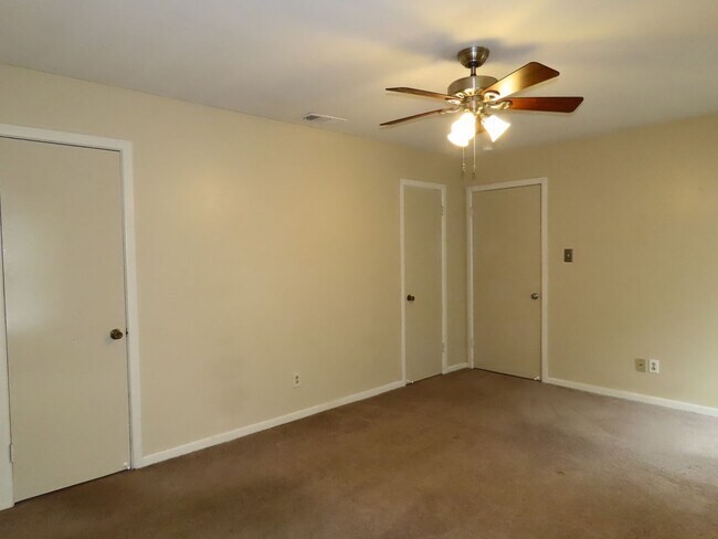 Building Photo - Cozy 3 Bedroom 2 Bathroom In Tyler!!