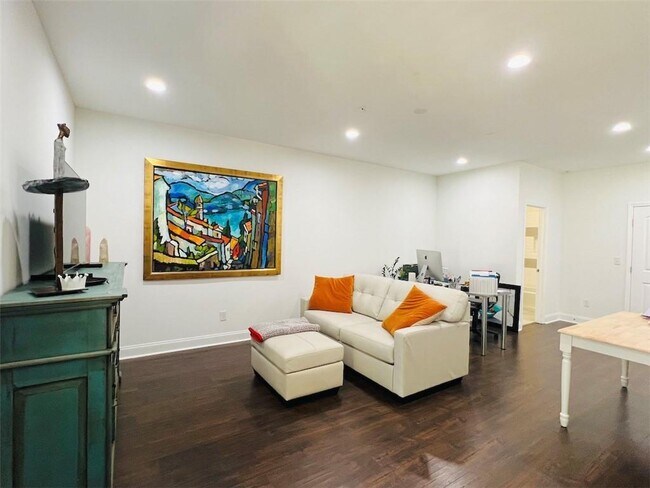 Building Photo - 6715 Encore Blvd