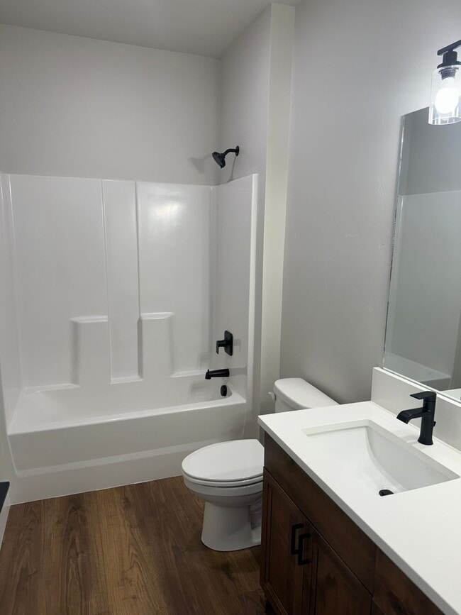 Building Photo - BEAUTIFUL 3 Bed 2 Bath Twin home in Sugar city!