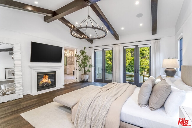 Building Photo - 820 N Vista St