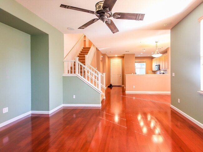 Building Photo - Beautiful and Spacious 3BR 2.5BA Single Family Home