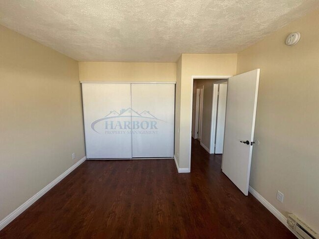 Building Photo - 356 Miraleste Dr