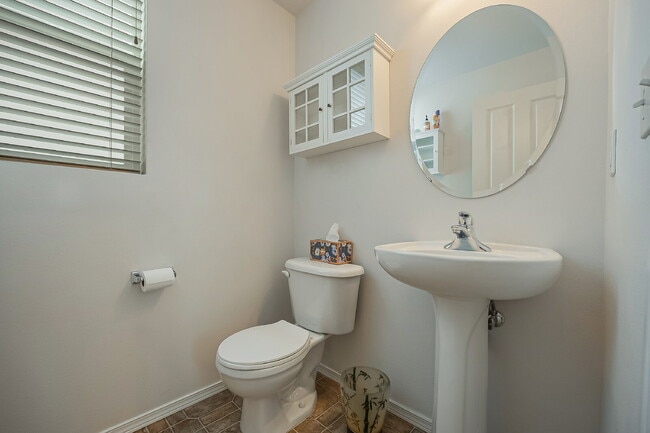 Building Photo - GATED COMMUNITY OF VERONA in LAKELAND HILLS!