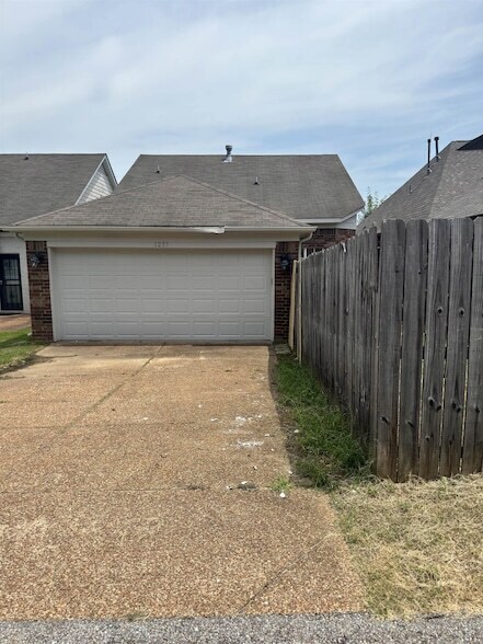 Building Photo - 1237 Travers Ln