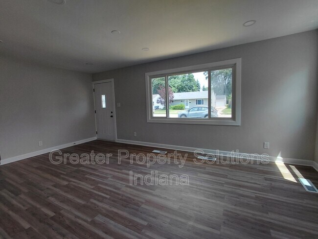 Building Photo - 8118 Robertson Pl