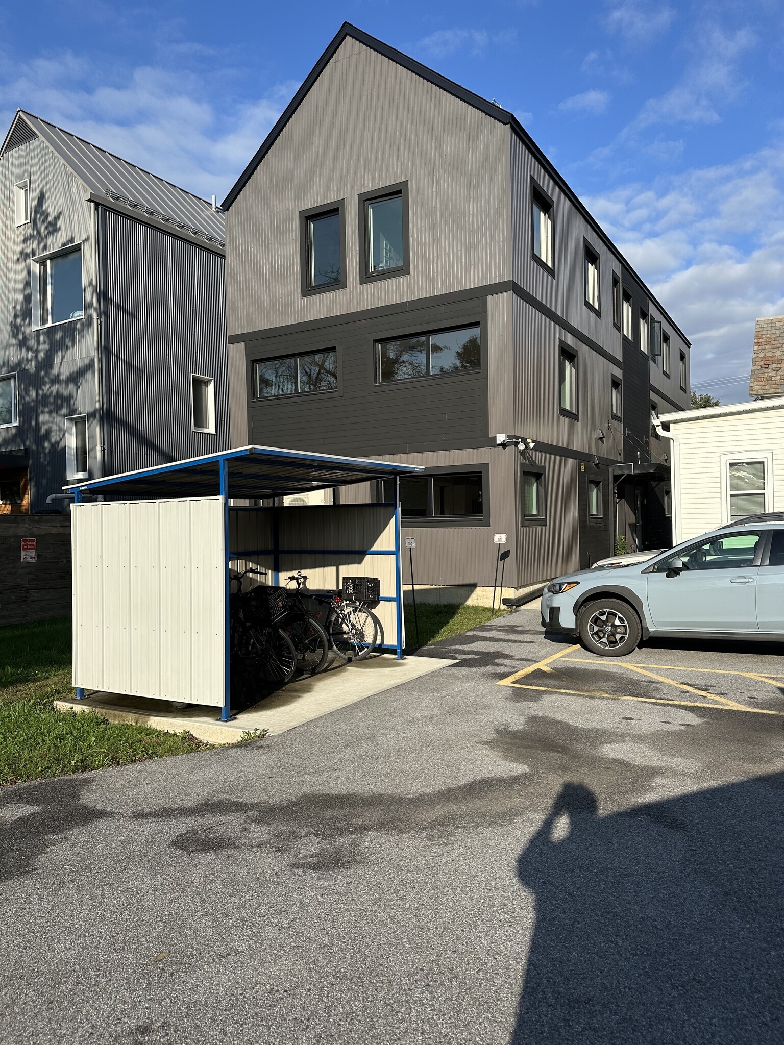 Building Photo - 180 N Winooski Ave