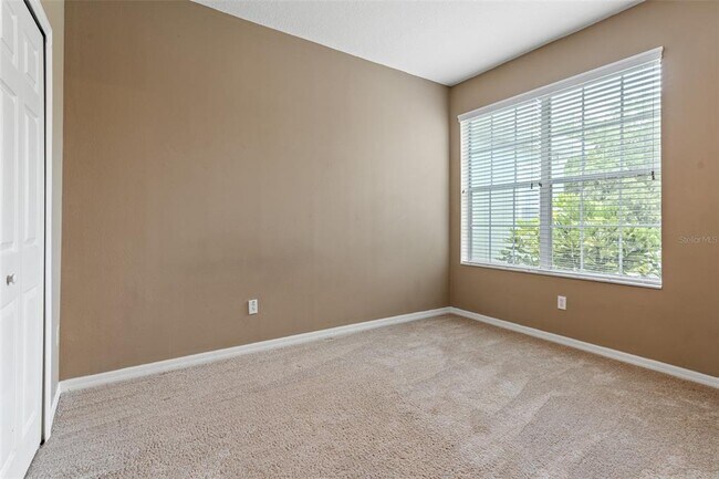 Building Photo - 2052 Park Crescent Dr