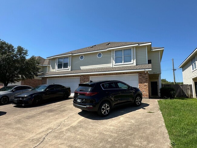 Building Photo - 2535 Pascal Ct