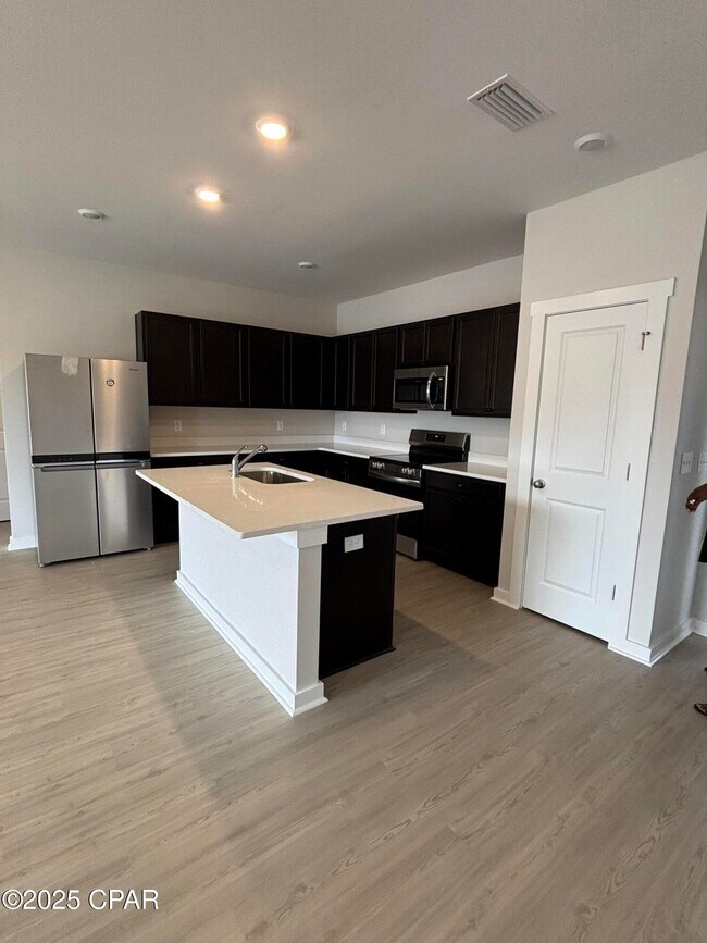 Building Photo - 1080 Blazing Star St