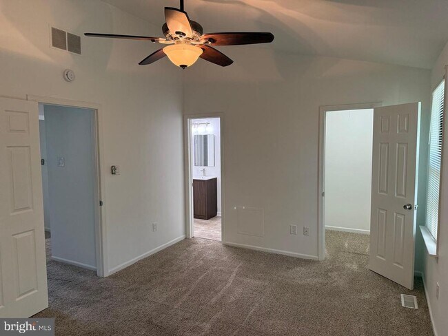 Building Photo - 1042 Baywood Dr