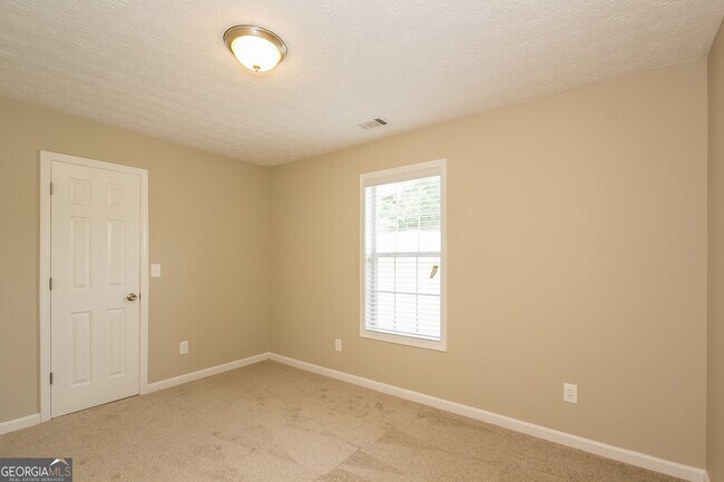 Building Photo - 120 Whitehead Dr