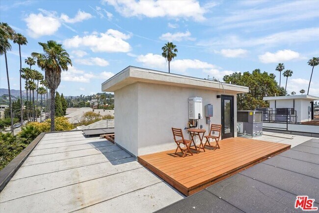 Building Photo - 1752 N Van Ness Ave