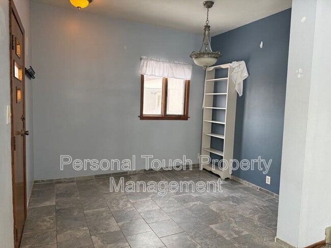 Building Photo - 57 N Terrace