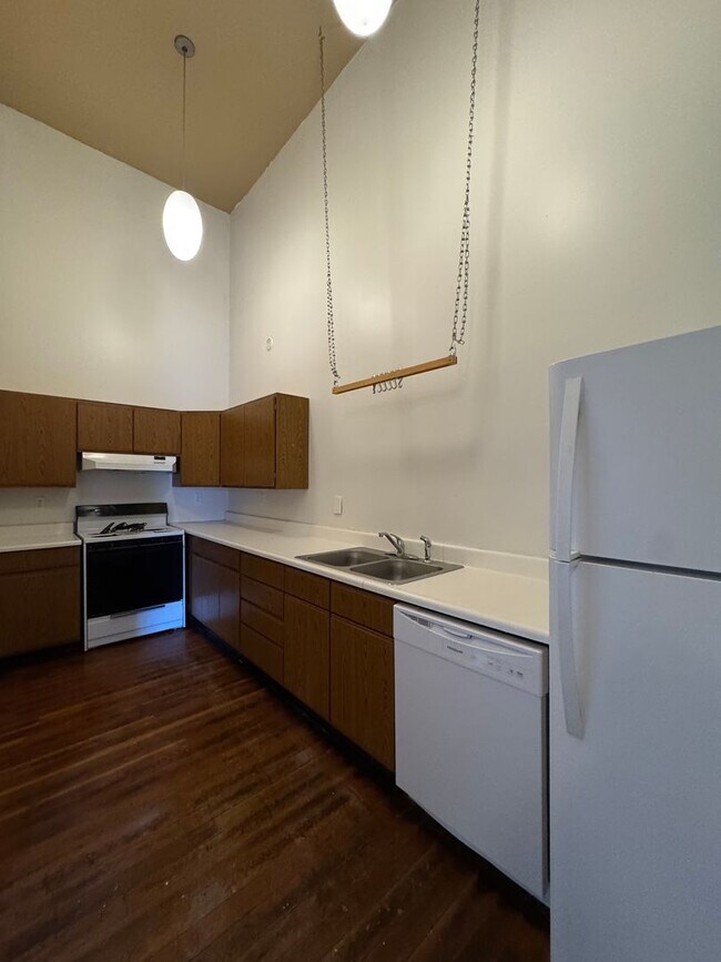 Building Photo - 314 N Main St