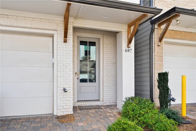 Building Photo - 687 Stickley Oak Way