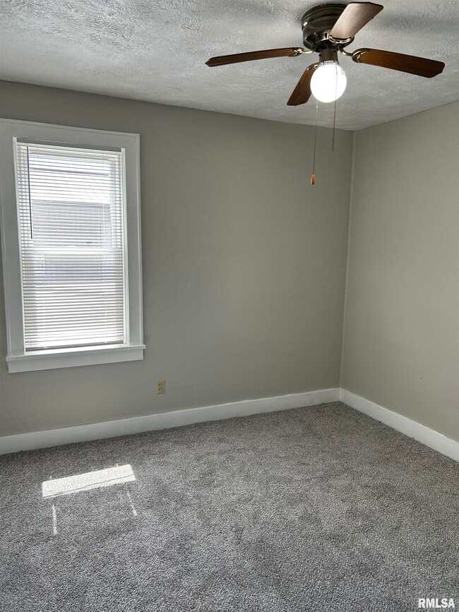 Building Photo - 405 Keller St