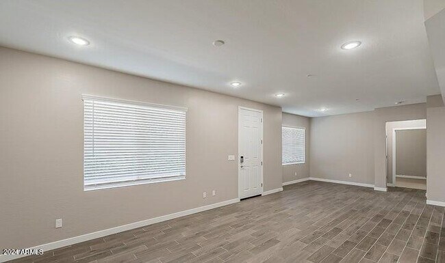 Building Photo - 155 N Lakeview Blvd